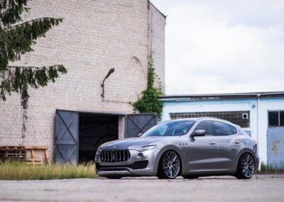 Maserati Levante | JR Wheels JR28 Hyper Black