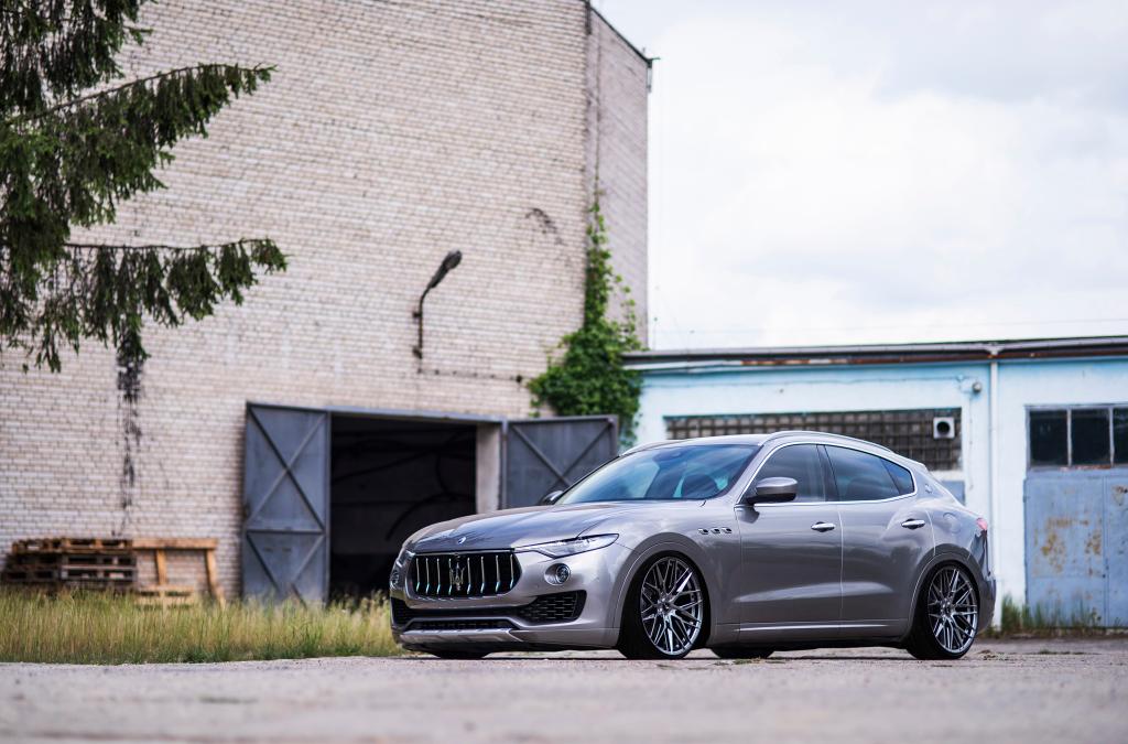 Maserati Levante | JR Wheels JR28 Hyper Black