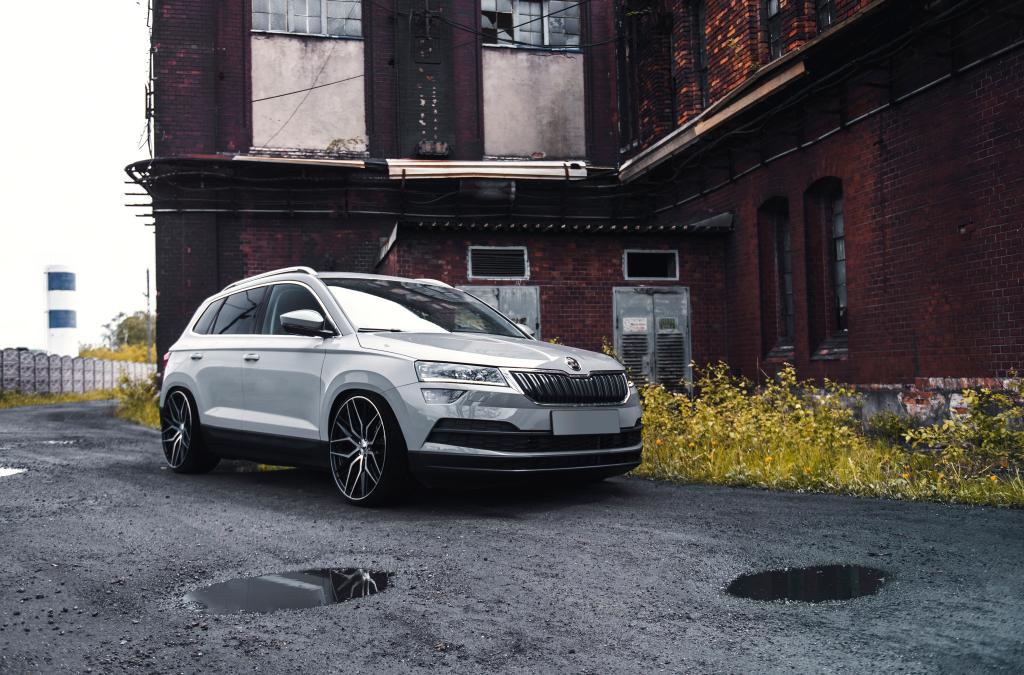 Skoda Karoq | JR Wheels JR28 Silver Black