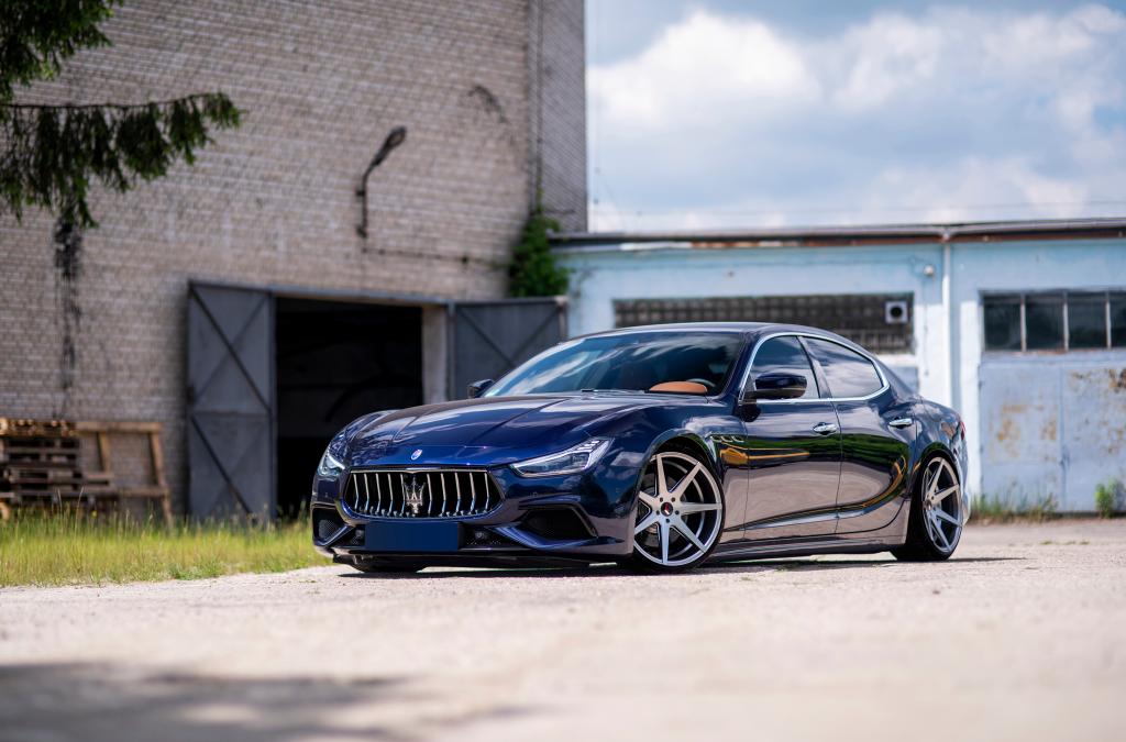 Maserati Ghibli | JR Wheels JR20 Hyper Black