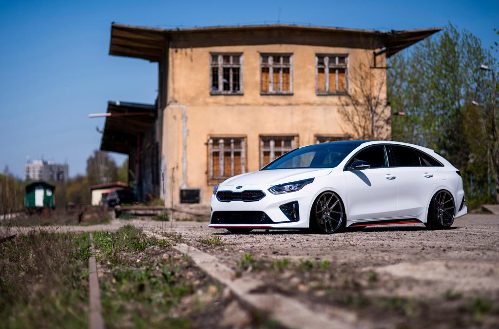 Kia ProCeed | JR Wheels JR30 Hyper Black