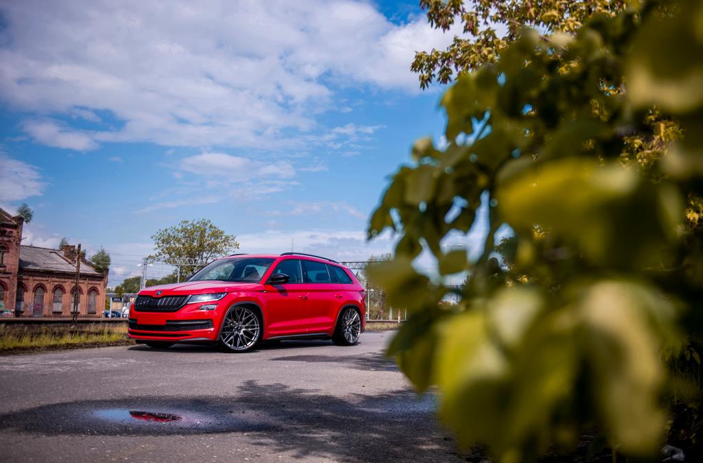 Skoda Kodiaq | JR Wheels JR28 Hyper Black