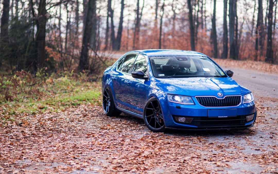Skoda Octavia | JR Wheels JR33 Hyper Black
