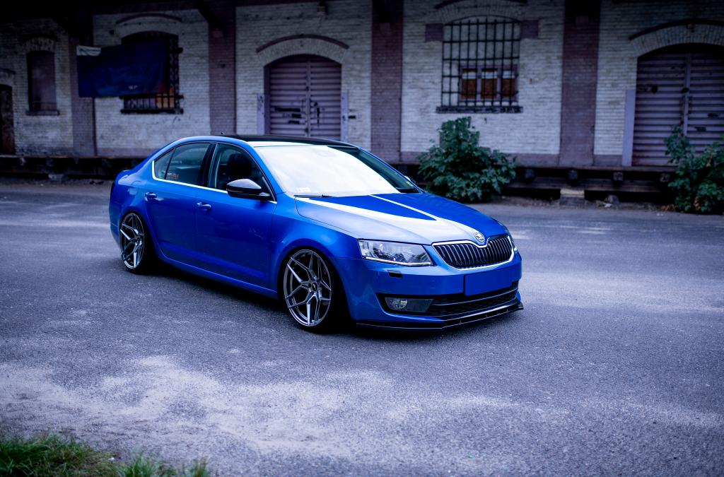 Skoda Octavia | JR Wheels JR34 Hyper Black