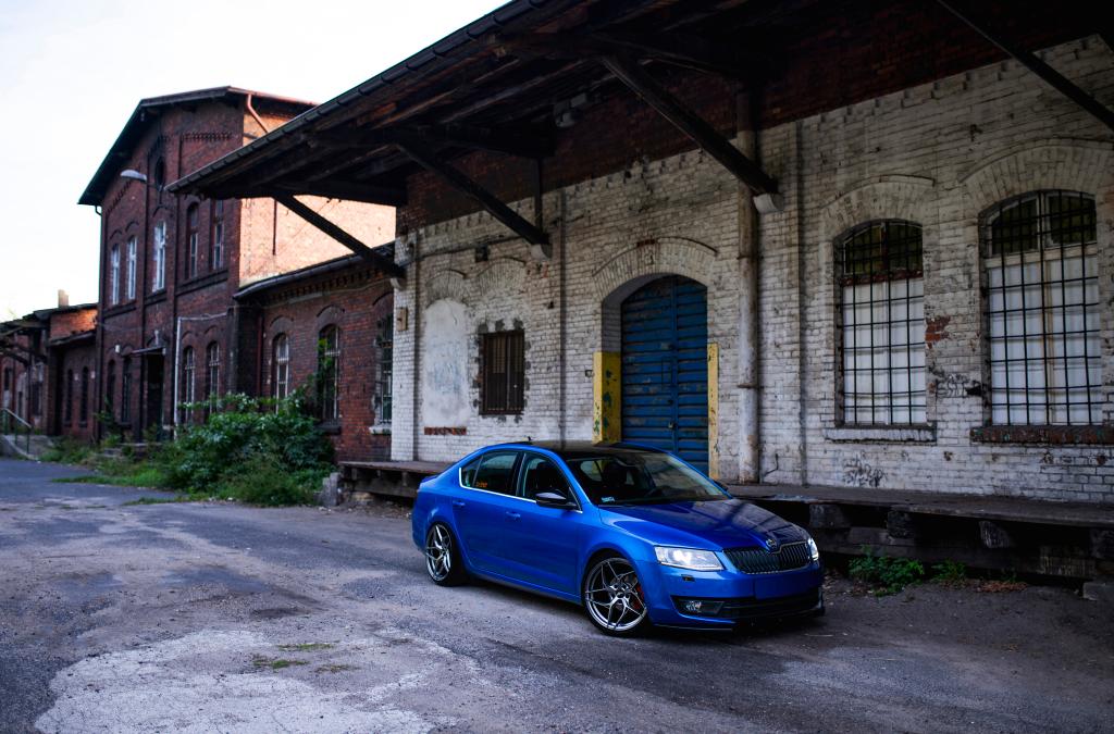 Skoda Octavia | JR Wheels JR35 Hyper Black