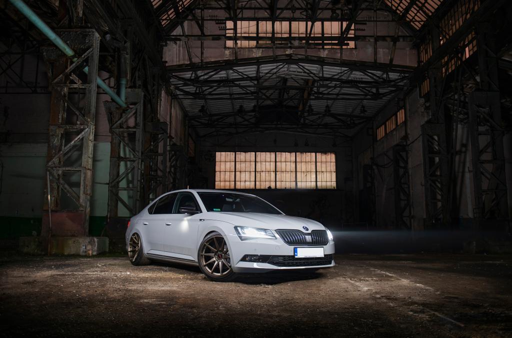 Skoda Superb | JR Wheels JR11 Matt Bronze