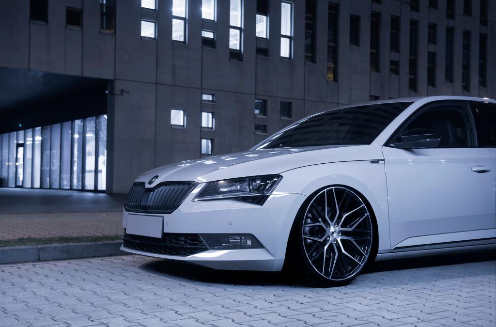 Skoda Superb | JR Wheels JR28 Black Silver