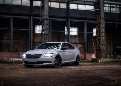 Skoda Superb | JR Wheels JR30 Hyper Black
