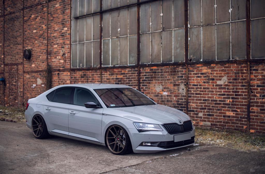 Skoda Superb | JR Wheels JR30 Matt Bronze