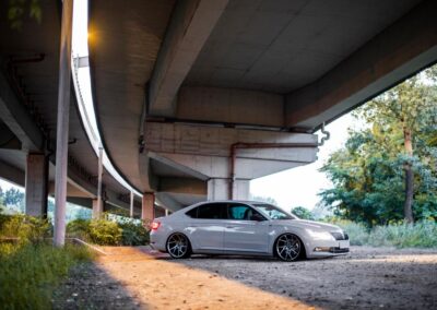 Skoda Superb | JR Wheels JR33 Hyper Black