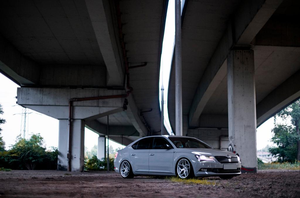 Skoda Superb | JR Wheels JR35 Silver