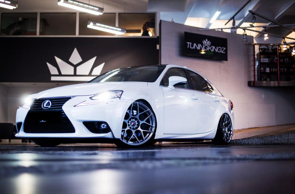 Lexus IS200T | JR Wheels JR18 Hyper Black