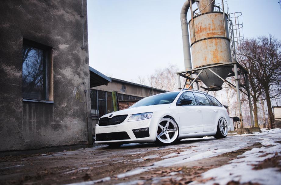 Skoda Octavia RS | JR Wheels JR24 Silver