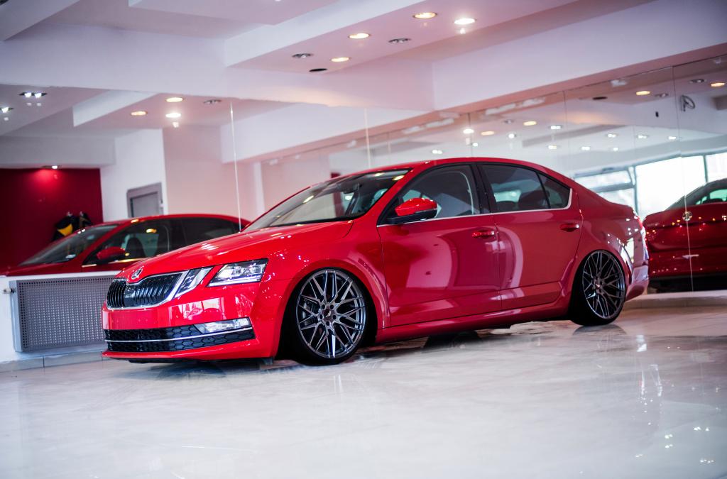 Skoda Octavia | JR Wheels JR28 Hyper Black