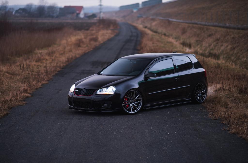 VW Golf mk5 | JR Wheels JR28 Hyper black