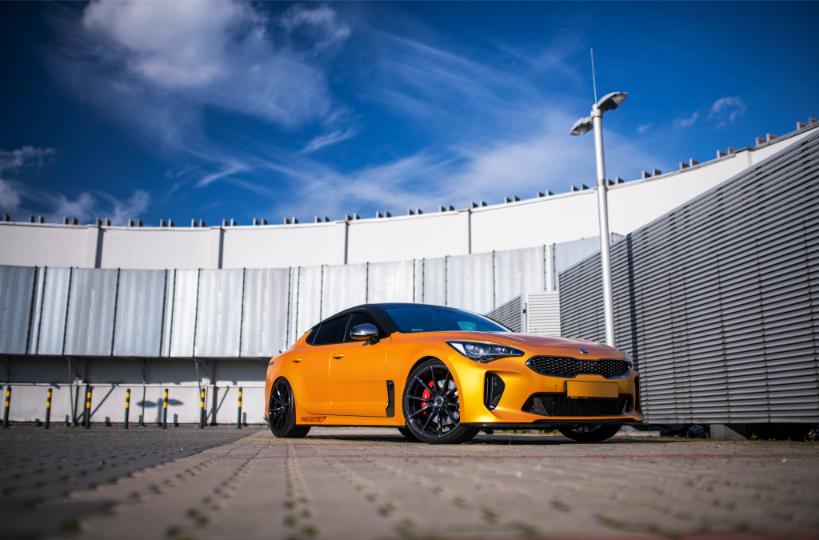 Kia Stinger | Concaver Wheels CVR4 Double Tinted Black