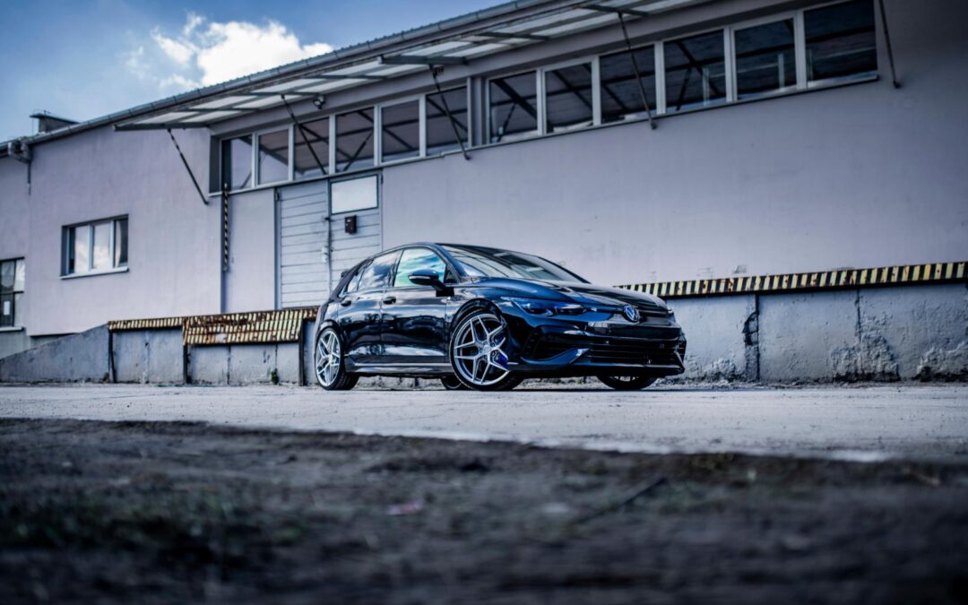 VW Golf R mk8 | Concaver Wheels CVR2 Brushed Titanium